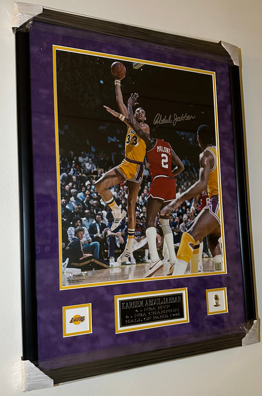 Kareem Abdul Jabarr Autographed Framed Photo Authenticated by Fanatics